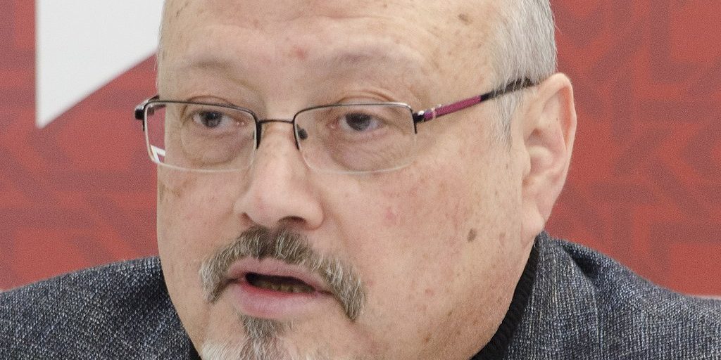 1024px-Jamal_Khashoggi_in_March_2018_(cropped) Na zdjęciu Dżamal Chaszukdżi