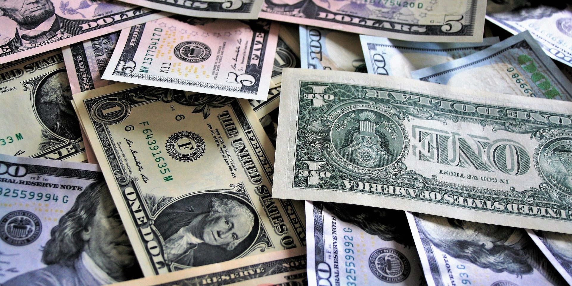 na zdjęciu widnieją amerykańskie dolary