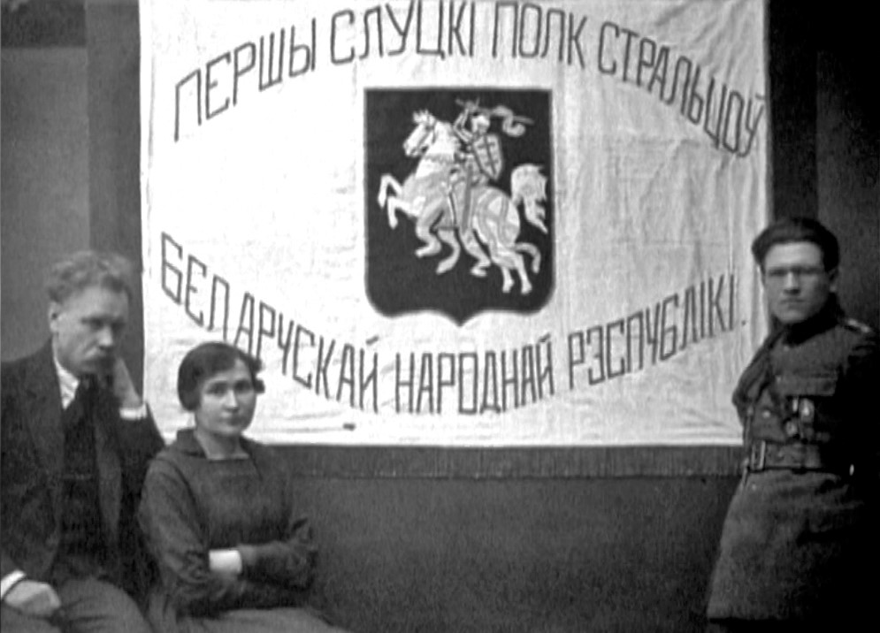W porewolucyjnym chaosie Białorusini podejmują próbę zbudowania państwowości. Białoruska Republika Ludowa nie uzyskuje jednak powszechnego uznania, zaś bolszewicy tworzą w kontrze do niej Białoruską Socjalistyczną Republikę Radziecką.