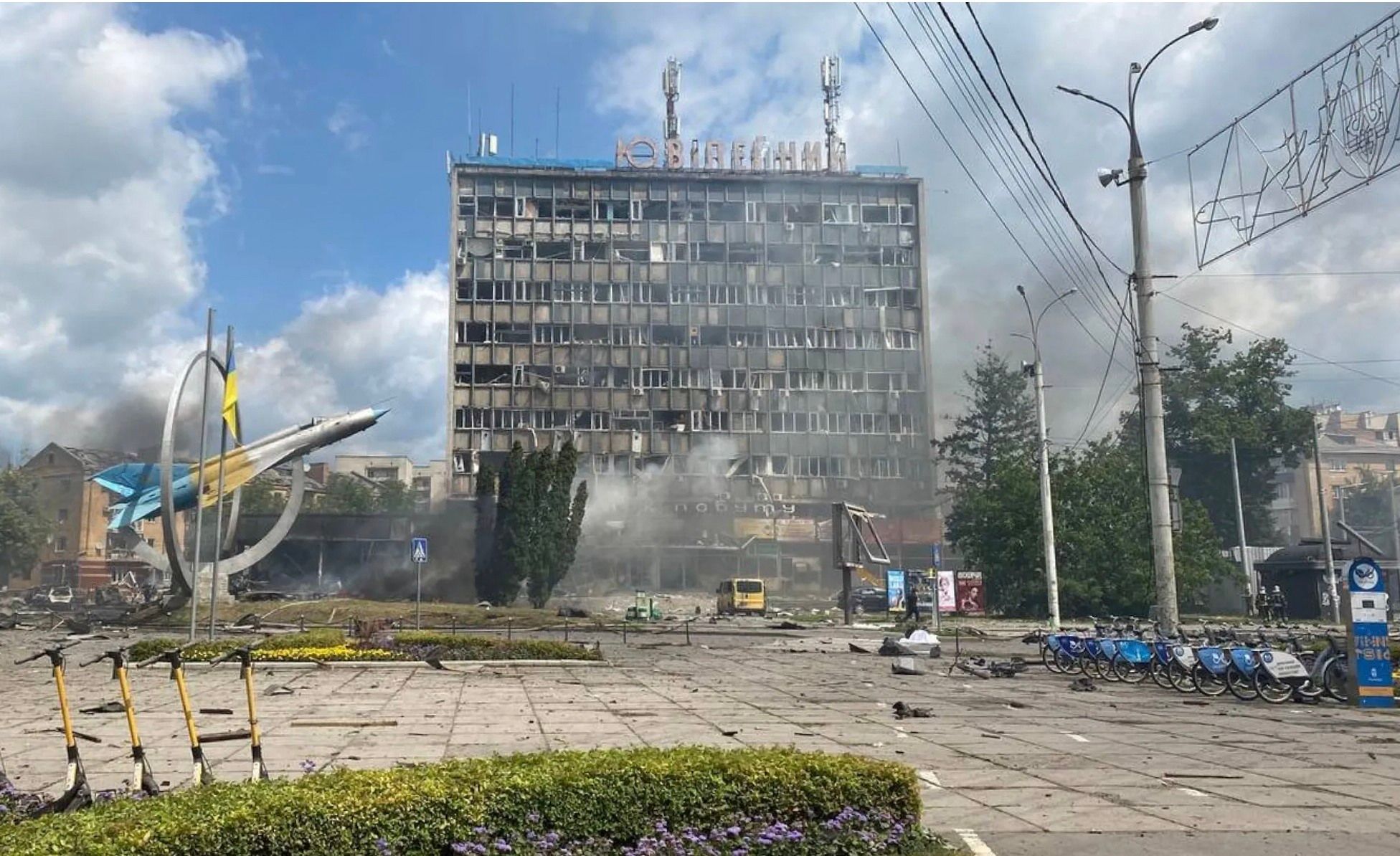 Centrum miasta Winnica po rosyjskim ataku rakietowym.