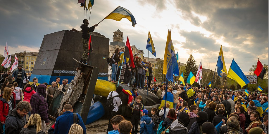 Rozbiórka pomnika Lenina w Kramatorsku. 17 kwietnia 2015 Autor: Konstantin Brizhnichenko – Власна робота, CC BY-SA 4.0, https://commons.wikimedia.org/w/index.php?curid=43086398 Rozbiórka pomnika Lenina w Kramatorsku. 17 kwietnia 2015 Autor: Konstantin Brizhnichenko - Власна робота, CC BY-SA 4.0, https://commons.wikimedia.org/w/index.php?curid=43086398