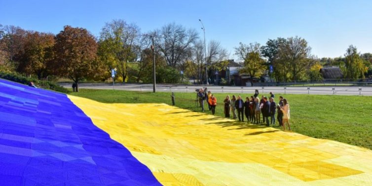 Największa haftowana flaga Ukrainy